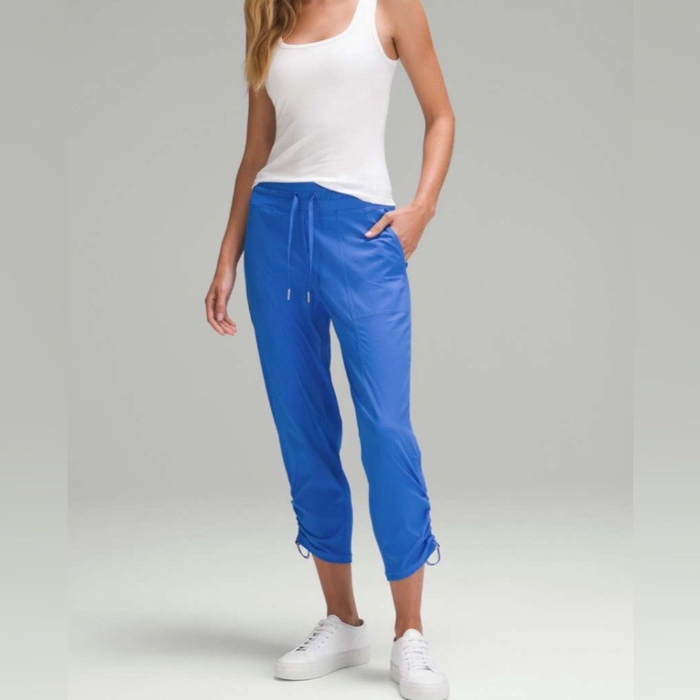 #505 Lululemon Dance Studio Mid-Rise Cropped Pant - Pipe Dream Blue - Sz 10